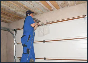 Garage Doors Store Repairs Los Angeles, CA 323-372-5515 - cont-gdr-door-repair-08m